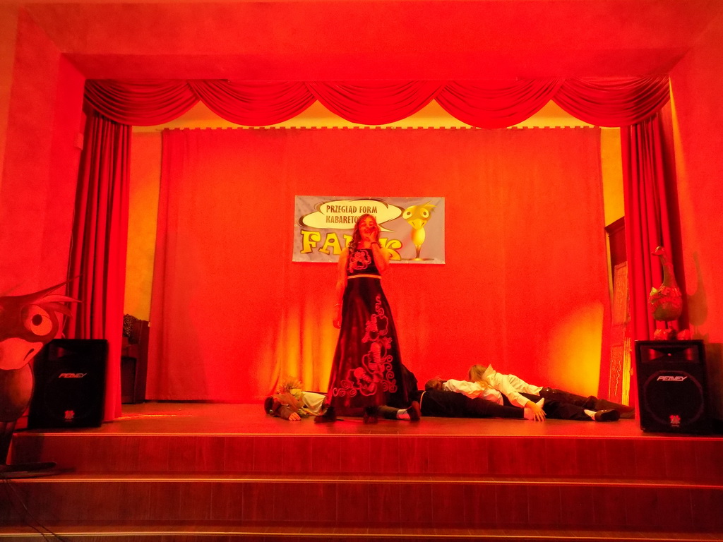 Zdjęcie Fafik 2024 (9)3f032340-0db1-4ee3-b077-f8444bfbcdb4.jpg w galerii XXIV edycja Przeglądu Form Kabaretowych FAFIK